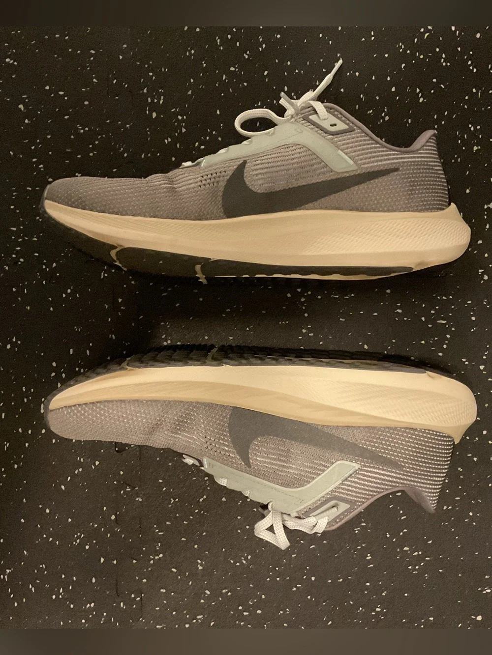 Nike men’s Gray and Mint Green Running Sneakers
